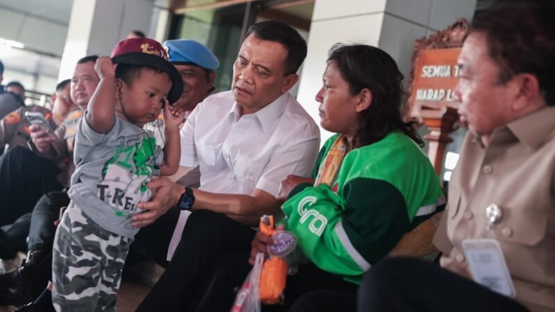 Ahmad Luthfi Dengar Langsung Keluhan Driver Ojol di Depan Kantor Gubernur Jateng