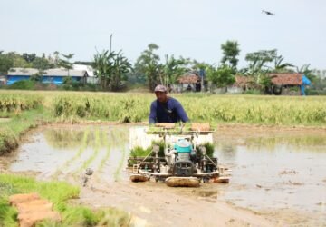 Petani Rembang Siap Hadapi El Nino Godzilla Lewat Bantuan Alat Pertanian