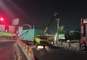 Untuk Ketiga Kalinya, Portal Pembatas Kendaraan Berat di Jrakah Semarang Ditabrak Truk