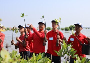 Gandeng SMAN 1 Pekalongan, Mercy Corps Indonesia Tanam Seribu Mangrove Perkuat Pesisir