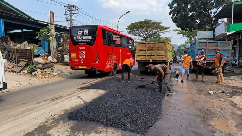 Respons Keluhan Warga, Wali Kota Agustina Pastikan Perbaikan Jalan Kalipancur Terus Dilakukan