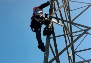 PLN Icon Plus Perkuat Keandalan Backbone Jaringan melalui Perbaikan Jalur SUTT di Purworejo