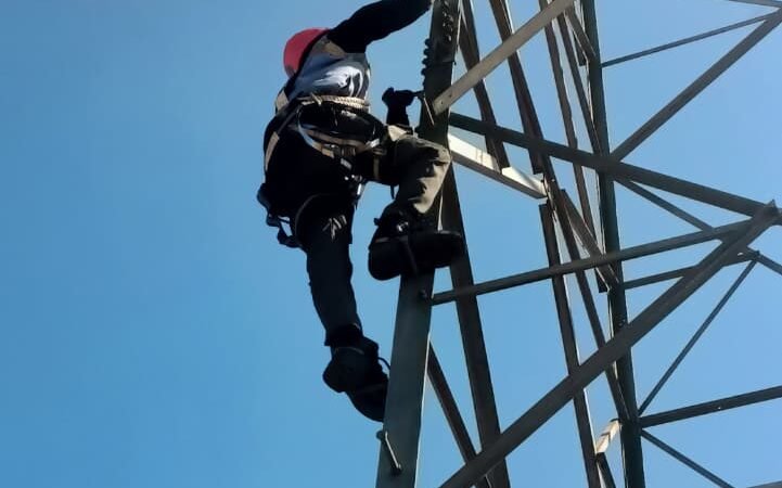 PLN Icon Plus Perkuat Keandalan Backbone Jaringan melalui Perbaikan Jalur SUTT di Purworejo