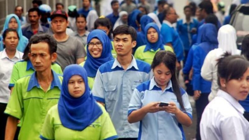 PHK Masih Membayangi Meski Ekonomi Tumbuh, Ekonom Ungkap Penyebabnya