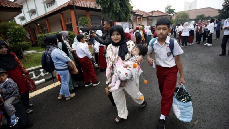 ASN Boleh Antar Anak di Hari Pertama Sekolah, Pelayanan Publik Tetap Jadi Prioritas