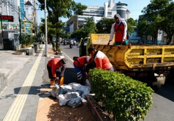DPU Intensifkan Pembersihan Drainase di Kawasan Simpang Lima