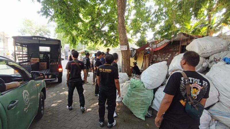 Empat Lapak Usaha Rongsok di Jalan Kolonel Sugiyono Ditertibkan Satpol PP
