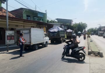 Tindak Lanjuti Aduan Warga, Dishub Tertibkan Parkir di Jalan Wolter Monginsidi