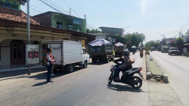 Tindak Lanjuti Aduan Warga, Dishub Tertibkan Parkir di Jalan Wolter Monginsidi