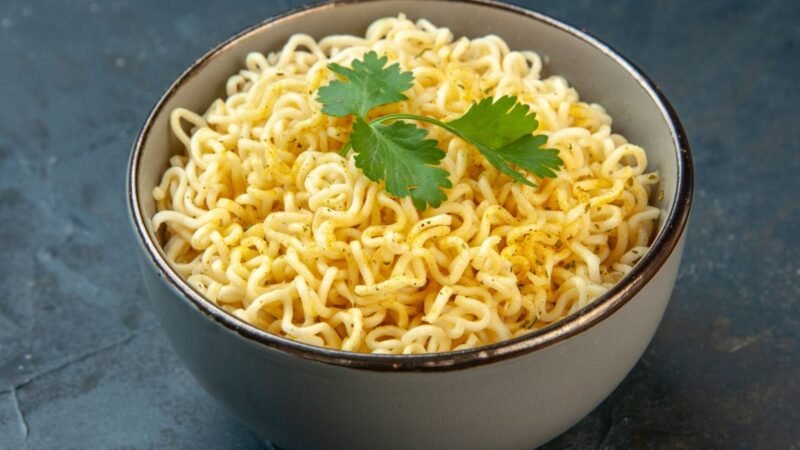 Sering Tambah Nasi hingga Sosis ke Mi Instan? Ini 6 Kombinasi yang Perlu Dibatasi