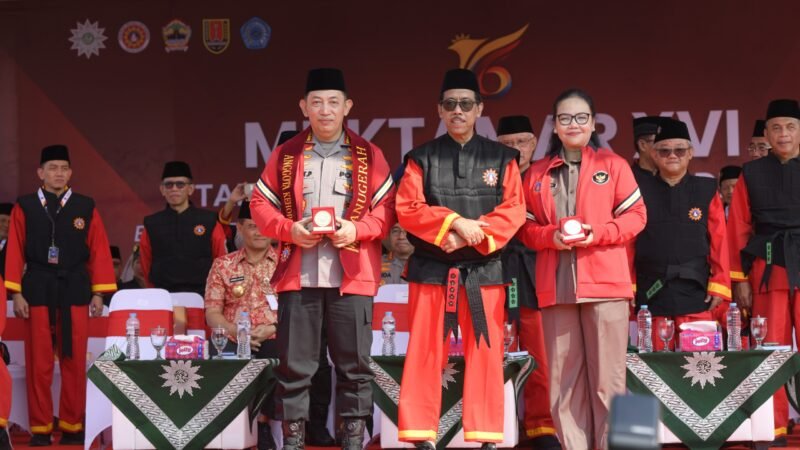 Wali Kota Agustina Terima Kehormatan Tapak Suci, Muktamar XVI Tekankan Pembentukan Karakter Generasi Muda