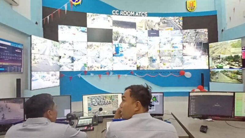 Ada yang Bawa Pancing tapi Tak Pakai Helm, Petugas ATCS Semarang Langsung Menegur