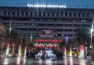 Bendera Raksasa Tak Hiasi Gedung Moch Ichsan Jelang HUT ke-81 RI, Ini Kata Wali Kota Semarang