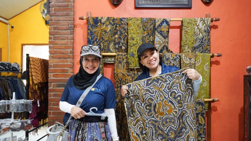 PLN Icon Plus Kenalkan Batik Lokal Borobudur, Hadirkan Dukungan bagi Kerajinan Batik Tulis Tingal Art