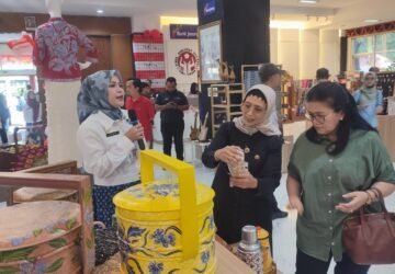 Keliling Semarang Naik Bus Wisata, Kini Bisa Mampir ke D’Store dan Belanja Produk UMKM Jateng