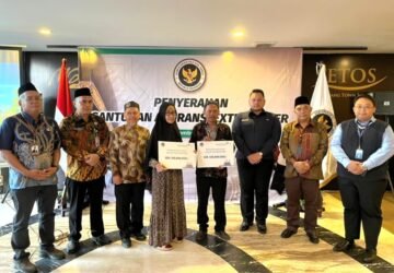 Ahli Waris Jemaah Haji Wafat Terima Asuransi Extra Cover Garuda Indonesia
