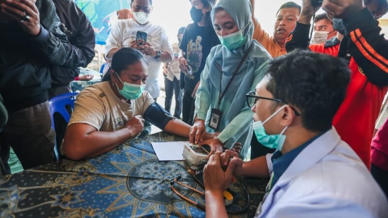 Asap Kebakaran TPA Putri Cempo Ganggu Pernapasan Warga, Dokter Spesialis Turun Tangan