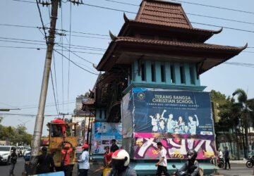Ditabrak Truk Kontainer, Gerbang PRPP Semarang Rusak dan Nyaris Roboh
