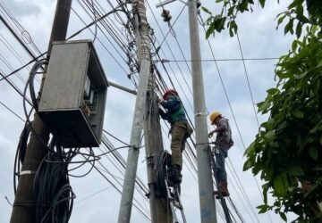 PLN Icon Plus Jaga Kondisi Infrastruktur Jaringan melalui Perapihan Kabel di Majenang