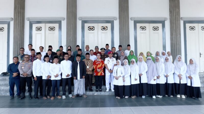 Wali Kota Semarang Agustina Memberi Hadiah Umroh untuk 7 Orang Kafilah Juara MTQ Nasional XXXI