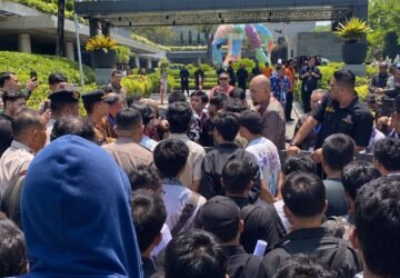 Ratusan Massa Gelar Aksi Desak Kongres INI Patuhi Putusan MA