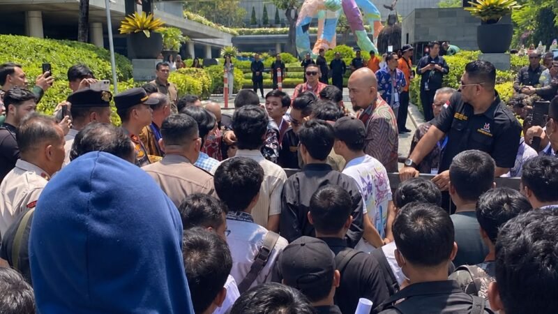 Ratusan Massa Gelar Aksi Desak Kongres INI Patuhi Putusan MA
