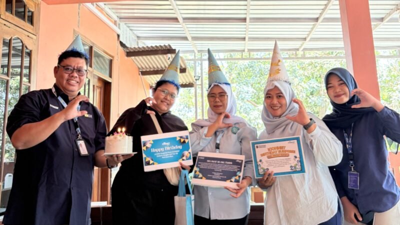 Rayakan HUT ke-26, PLN Icon Plus Jawa Bagian Tengah Apresiasi Pelanggan Loyal ICONNET melalui Program Birthday Surprise di Semarang